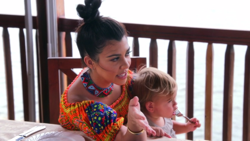 Illustration for article titled As You'd Expect, the Kardashians Embraced Every Stereotype in Cuba